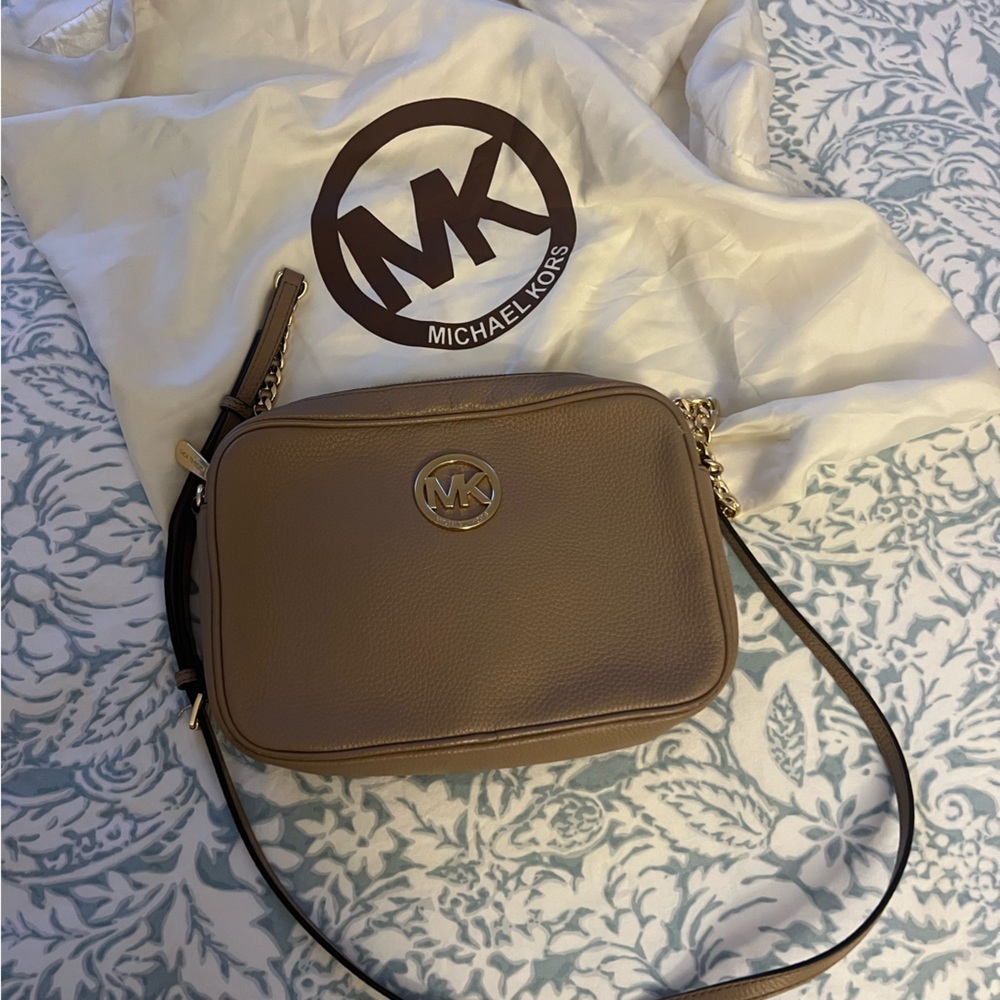 Micheal Kors crossbody purse